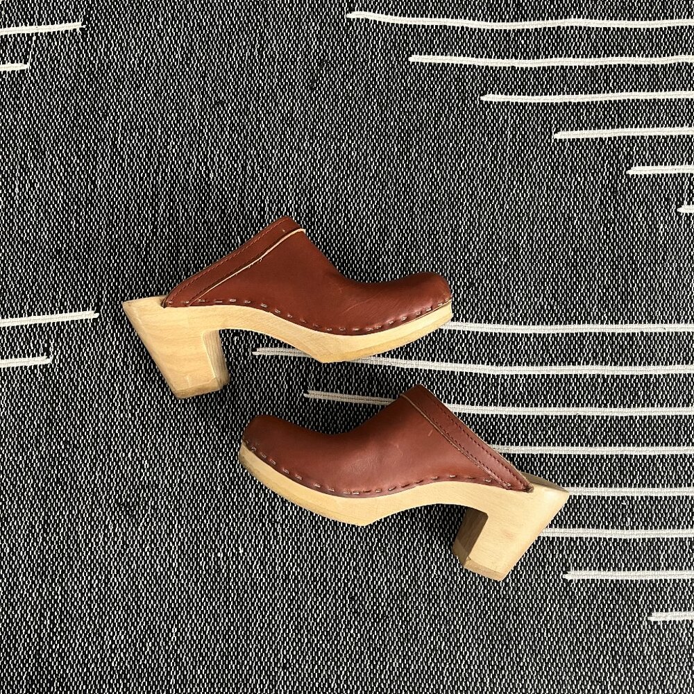 NO. 6 HIGH HEEL OLD SCHOOL CLOGS SIZE 39 IN BOURBON